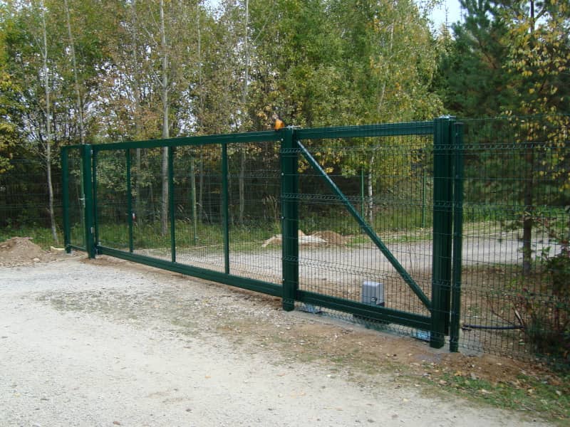 Сетчатый забор DoorHan в Артёме с установкой