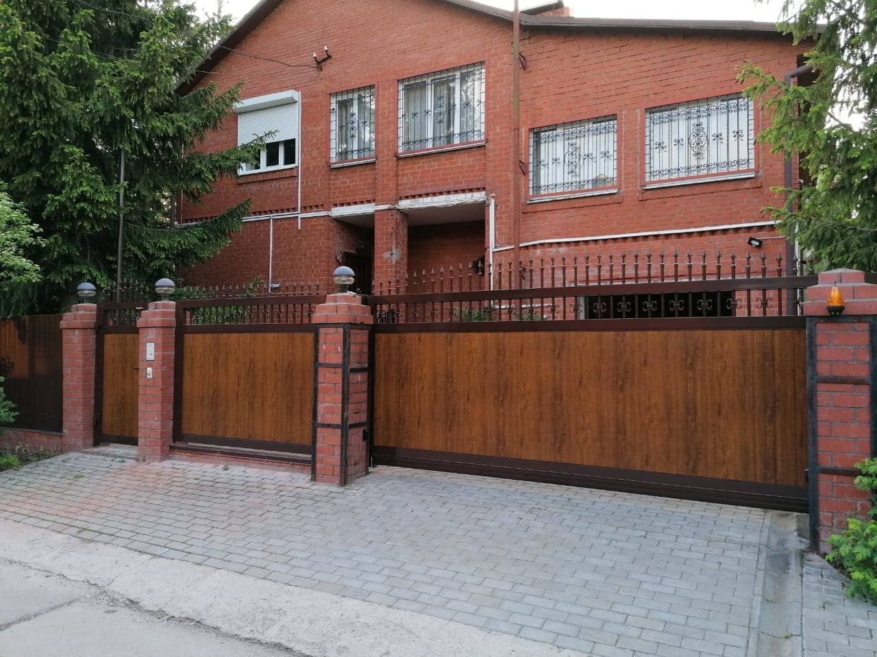 Уличные ворота DoorHan в Артёме с установкой