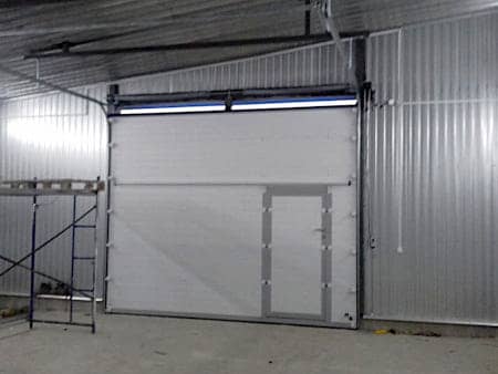 Подъемные ворота с калиткой для гаража в Артёме